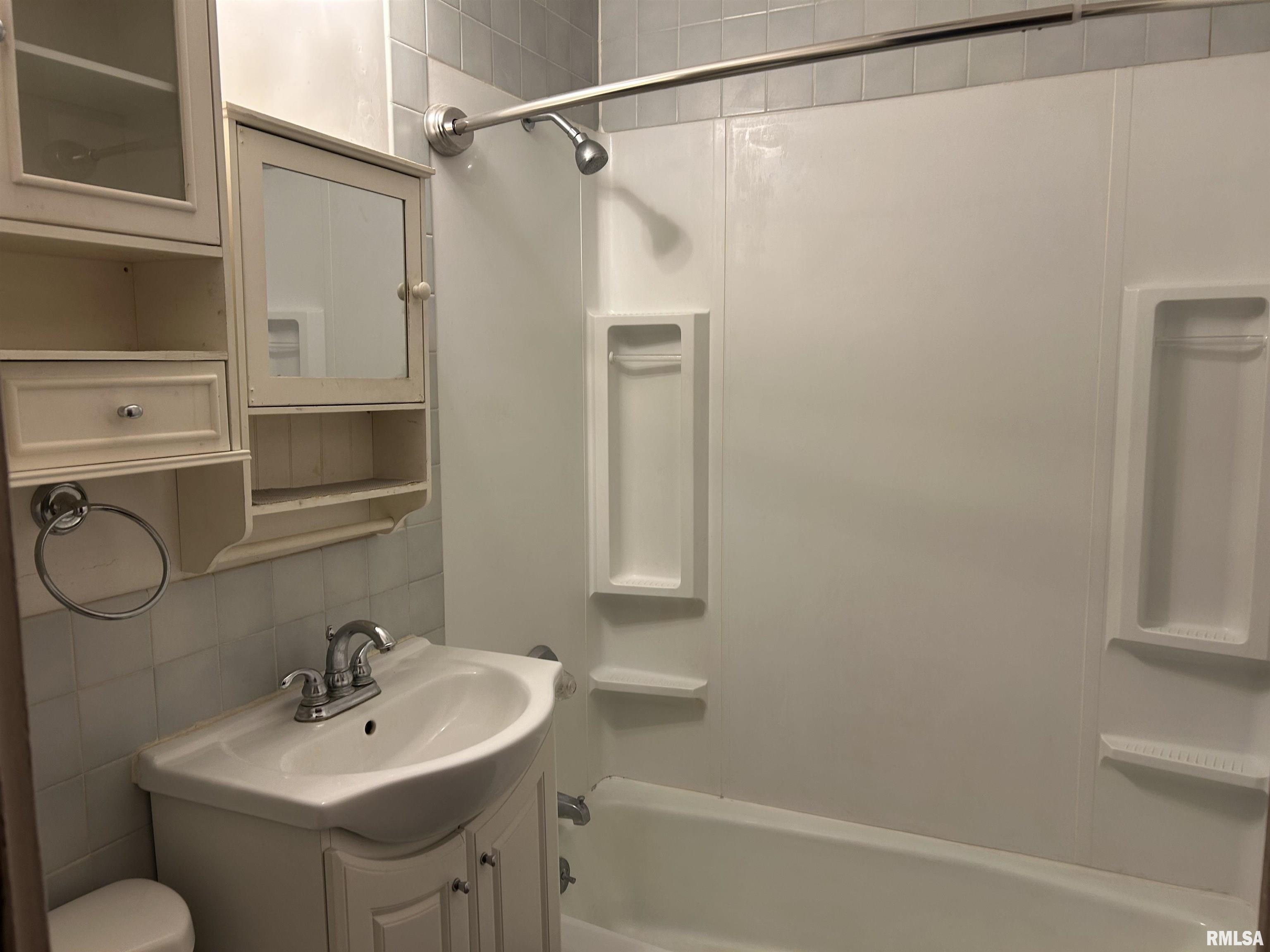 2115 Washington Road Washington, IL 61571 - Photo 8 of 8 Gallery Image 8