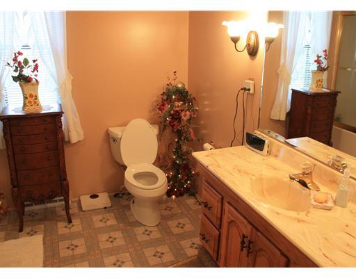 672 Ceylon Road Carmichaels, PA 15320 - Photo 8 of 15 Full Bath.