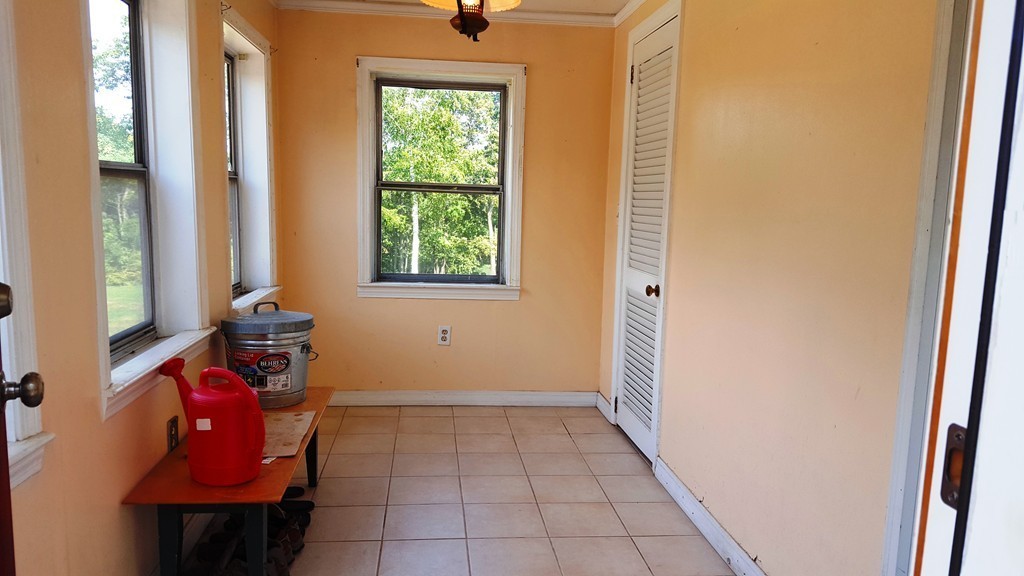 33 Hollis Road Lunenburg, MA 01462 - Photo 4 of 24 Gallery Image 4