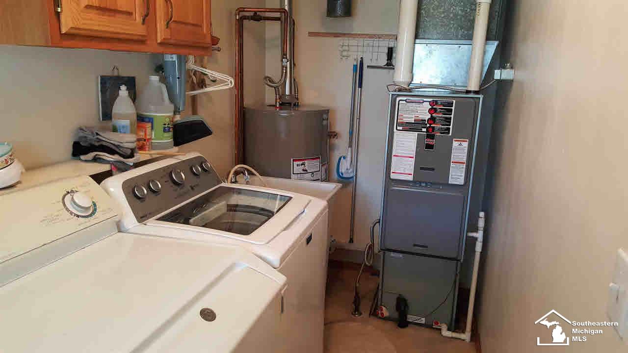 189 South Platt Road Milan, MI 48160 - Photo 15 of 16 21125514-14.JPG