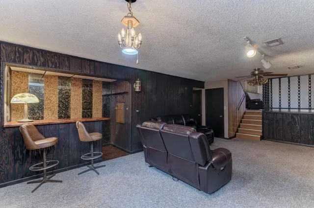 $319,000 | 7120 South 86th Avenue, Justice, IL 60458