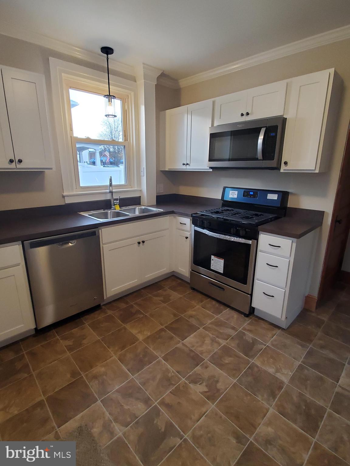 549 Lancaster Avenue York, PA 17403 - Photo 8 of 33