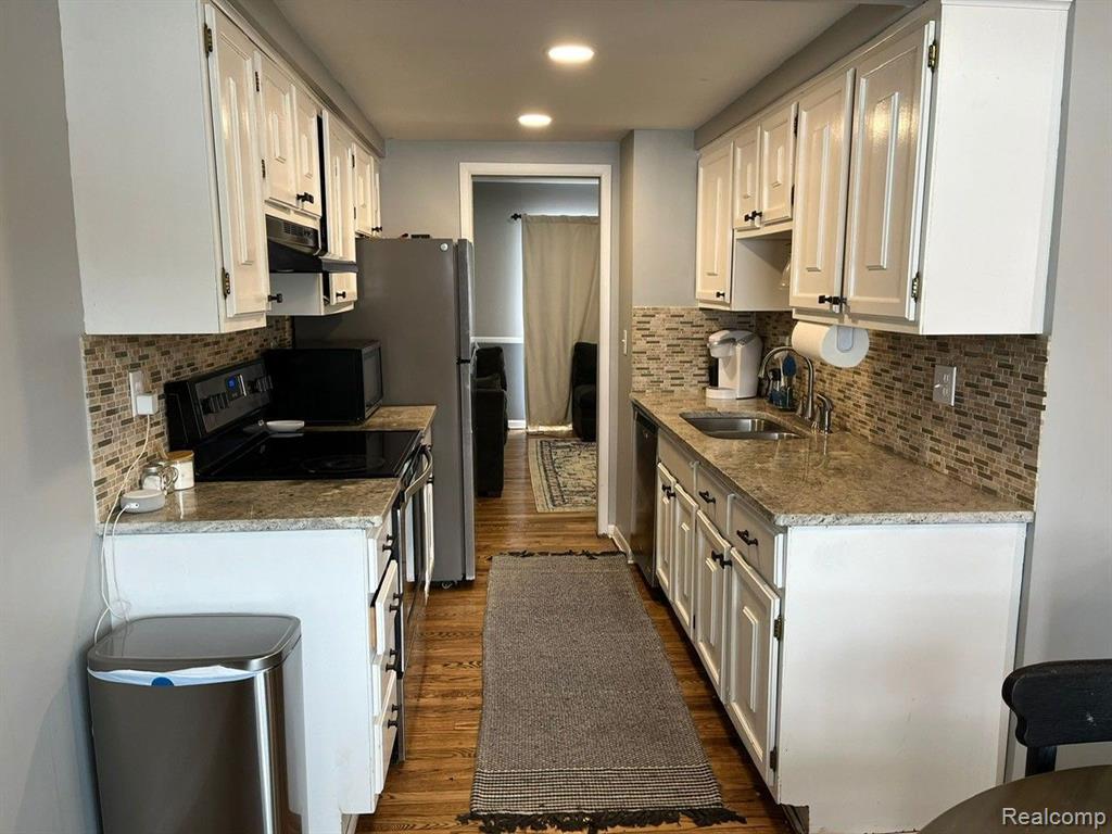 1403 Oakbrook Rochester Hills Rochester, MI 48307 - Photo 3 of 16