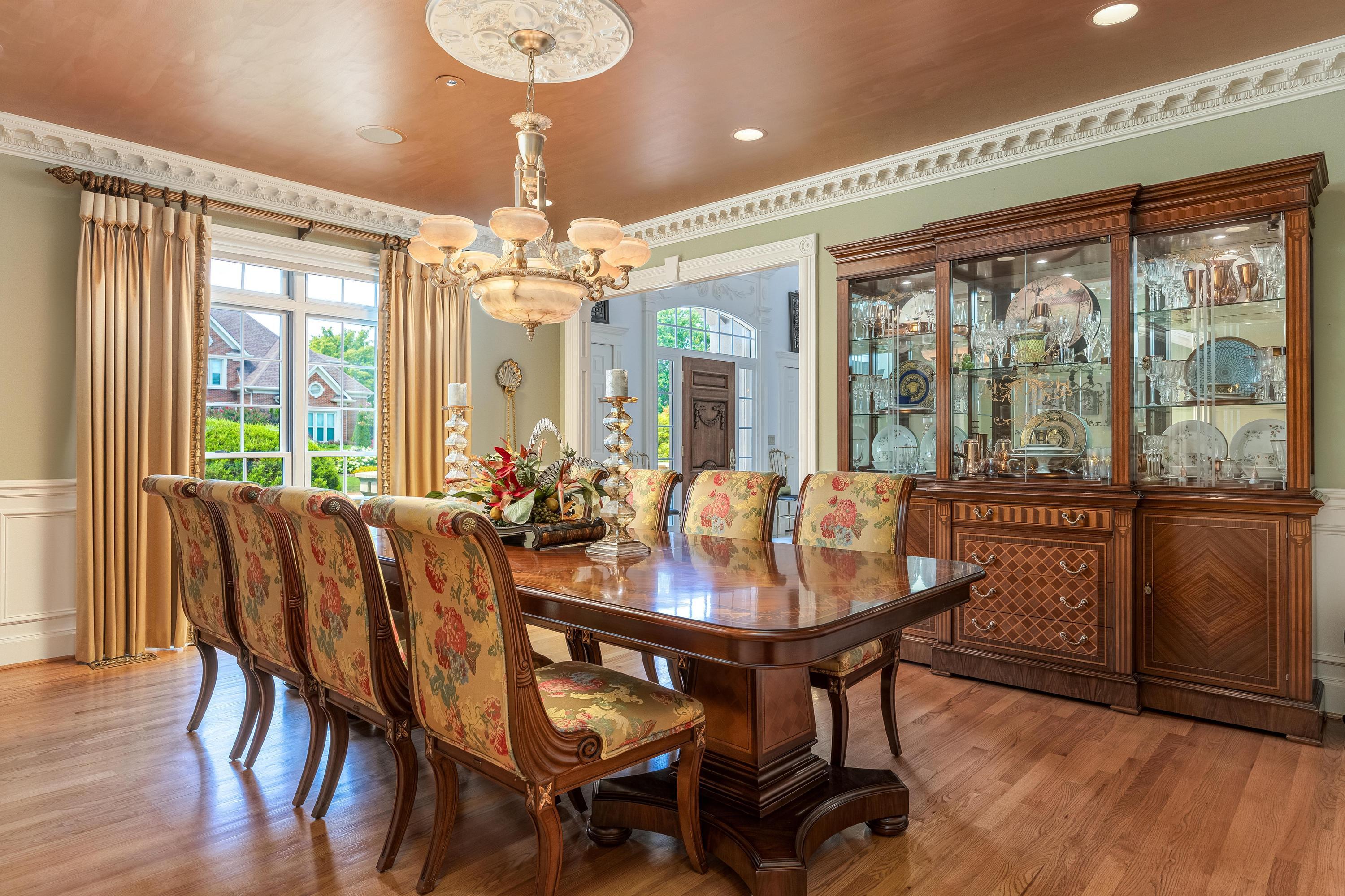 504 Raven Wolf Road Chattanooga, TN 37421 - Photo 8 of 76 2024_08_August_504_Raven_Wolf_Rd_0036