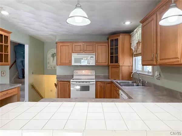 $304,900 | 810 Hillview Drive, Herkimer, NY 13350