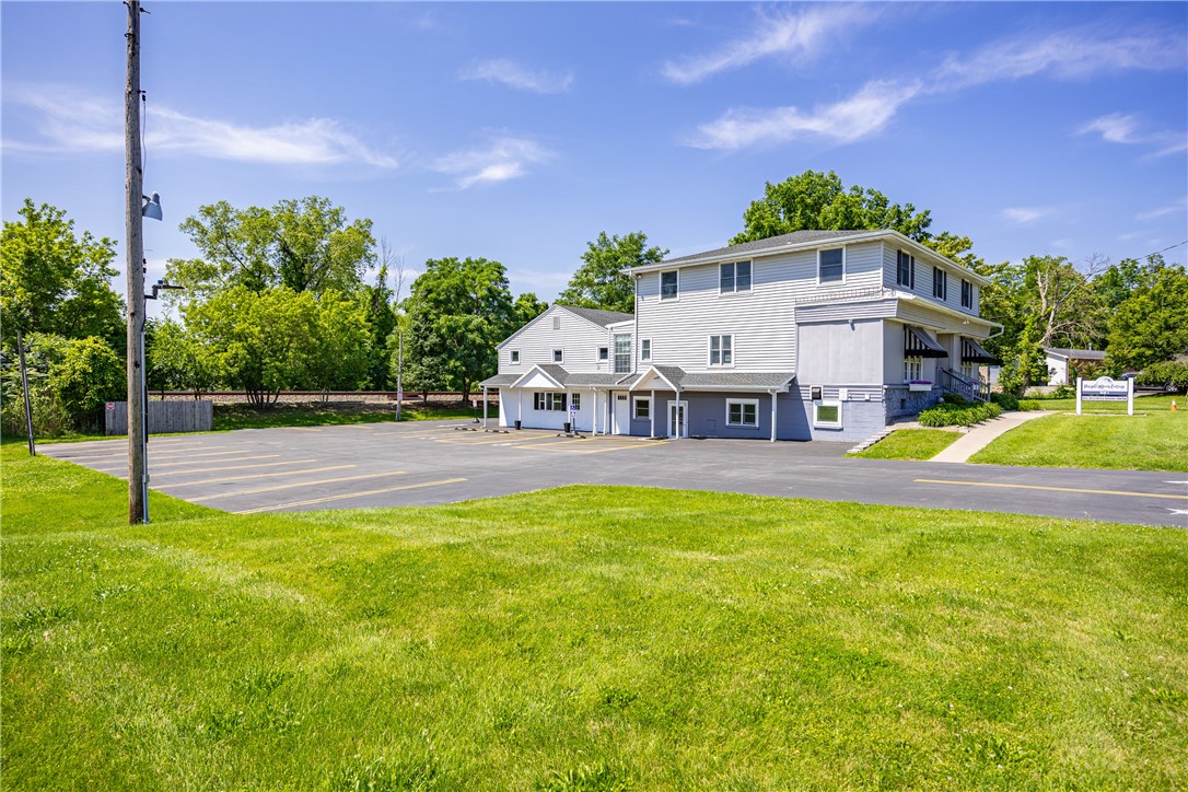 581 Whitney Road West Perinton, NY 14450 - Photo 9 of 38