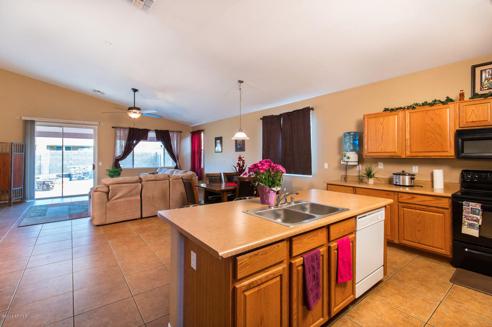 3221 West Shumway Farm Road Phoenix, AZ 85041 - Photo 9 of 32 Kitchen to family room