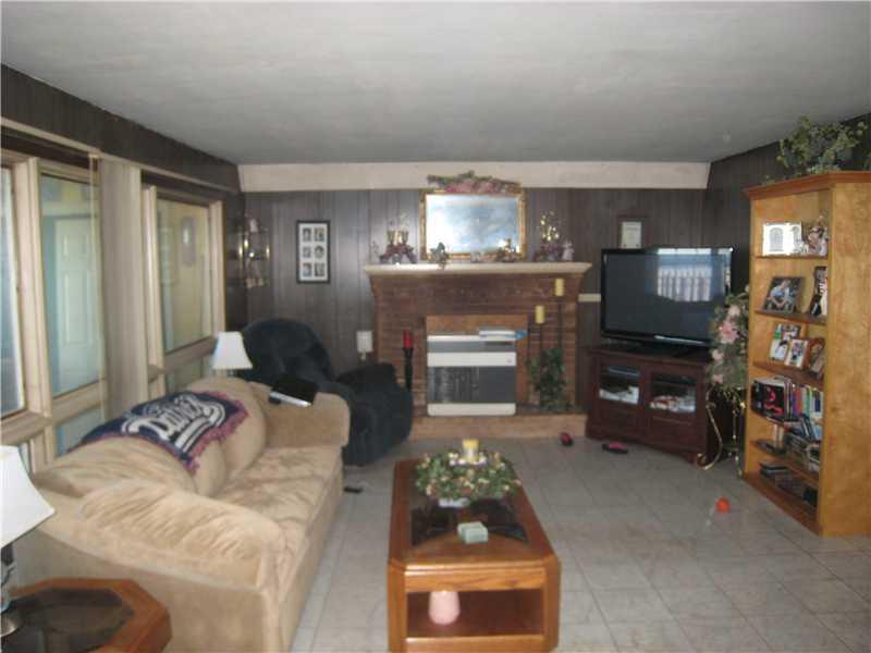 95 Hills Beach Road Biddeford, ME 04005 - Photo 4 of 15 Living Room.