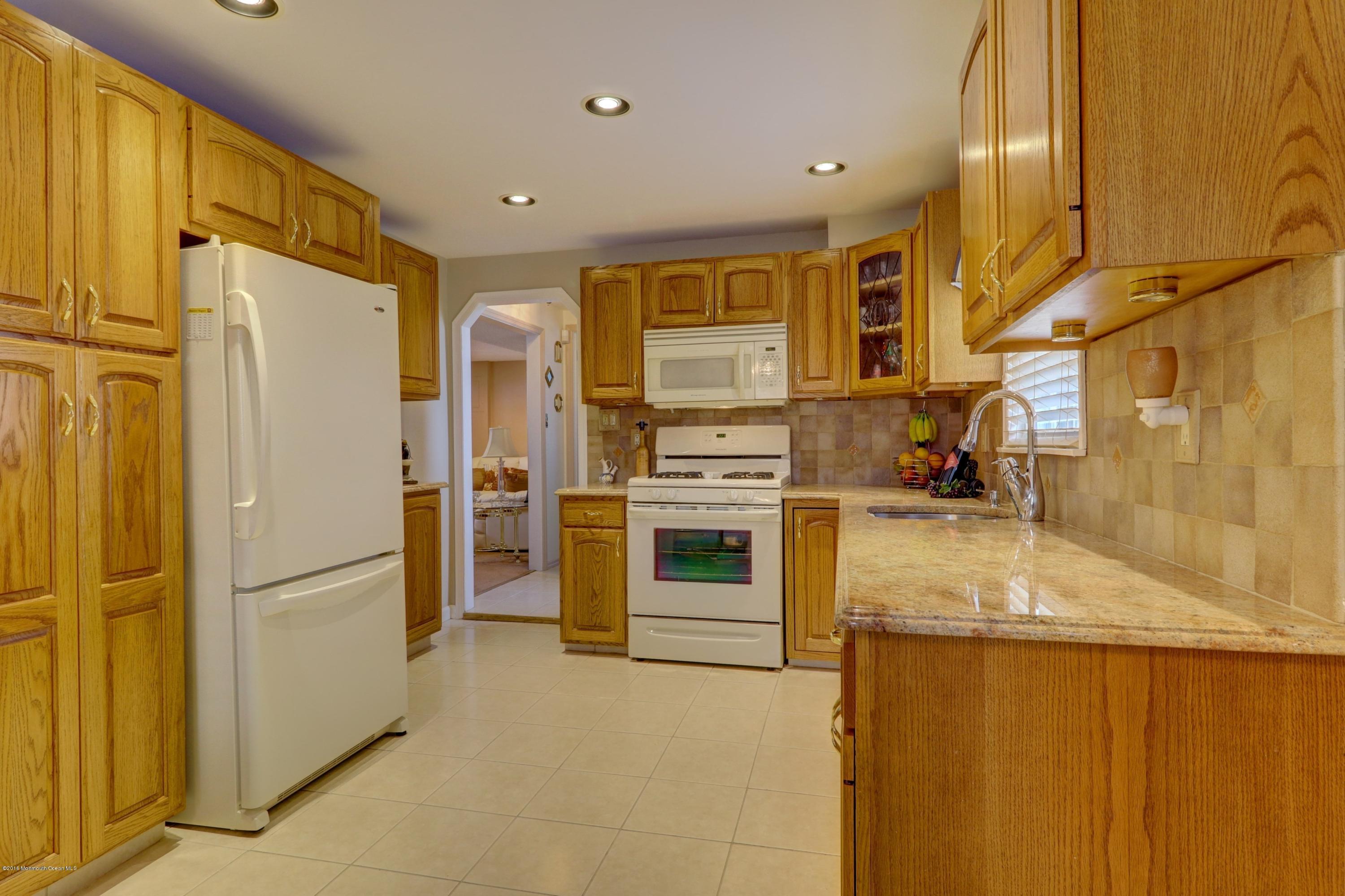 7 Ralph Place Jackson, NJ 08527 - Photo 12 of 27 DOWNSTAIRS KITCHEN