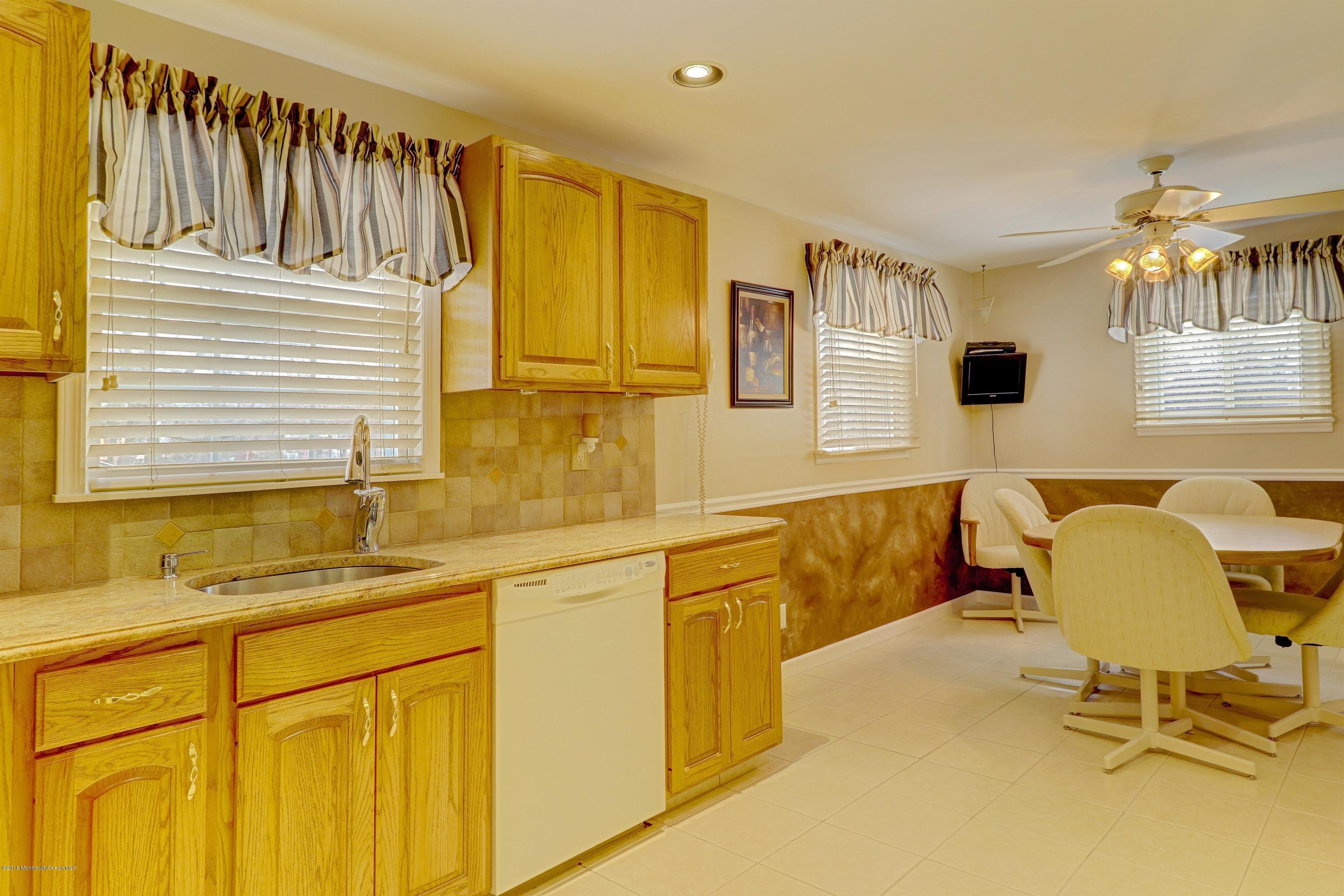 7 Ralph Place Jackson, NJ 08527 - Photo 13 of 27 DOWNSTAIRS EAT IN KITCHEN