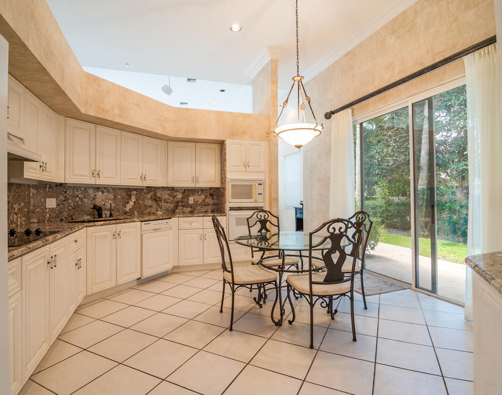 21394 Harrow Court Boca Raton, FL 33433 - Photo 10 of 30 KITCHEN