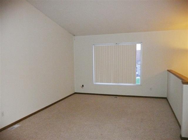 6107 Appomattox Road Davenport, IA 52806 - Photo 2 of 10 Gallery Image 2