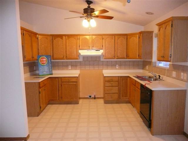 6107 Appomattox Road Davenport, IA 52806 - Photo 3 of 10 Gallery Image 3