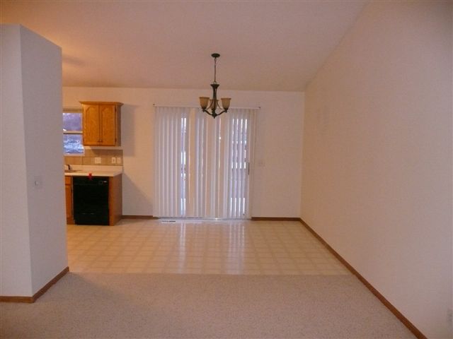 6107 Appomattox Road Davenport, IA 52806 - Photo 4 of 10 Gallery Image 4