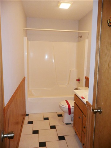 6107 Appomattox Road Davenport, IA 52806 - Photo 8 of 10 Gallery Image 8