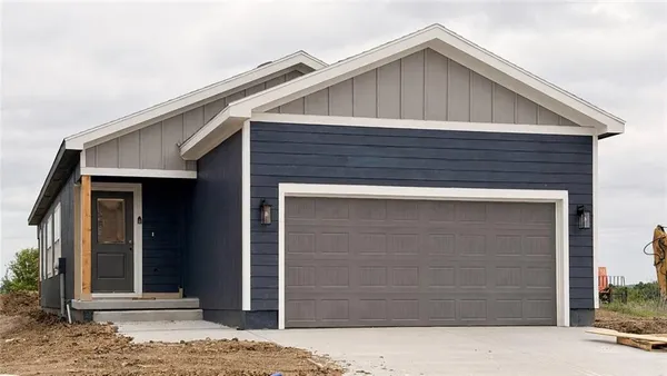 $384,985 | 804 Glenn Circle, Raymore, MO 64083