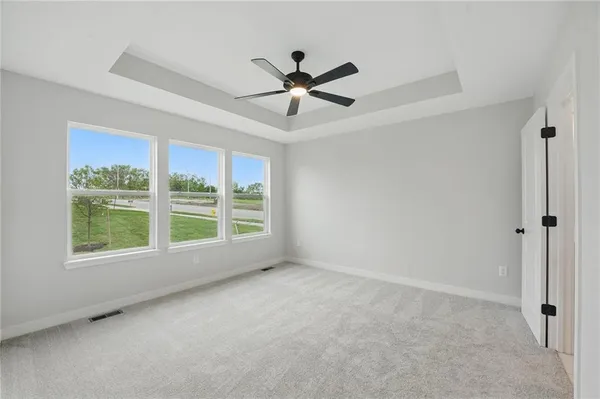 $384,985 | 804 Glenn Circle, Raymore, MO 64083