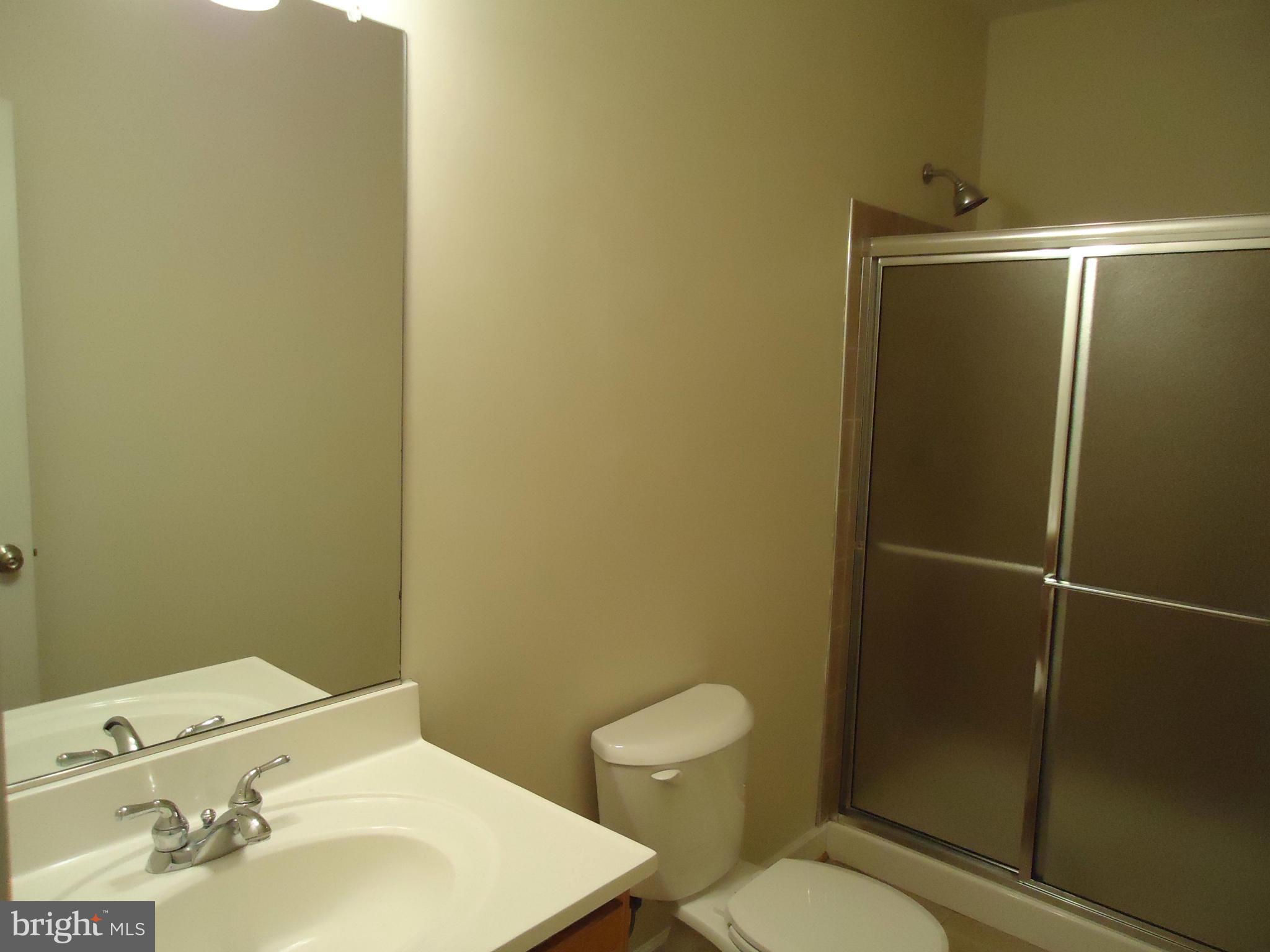 3853 Graham Park Road, Unit 3 Triangle, VA 22172 - Photo 16 of 21 Bath