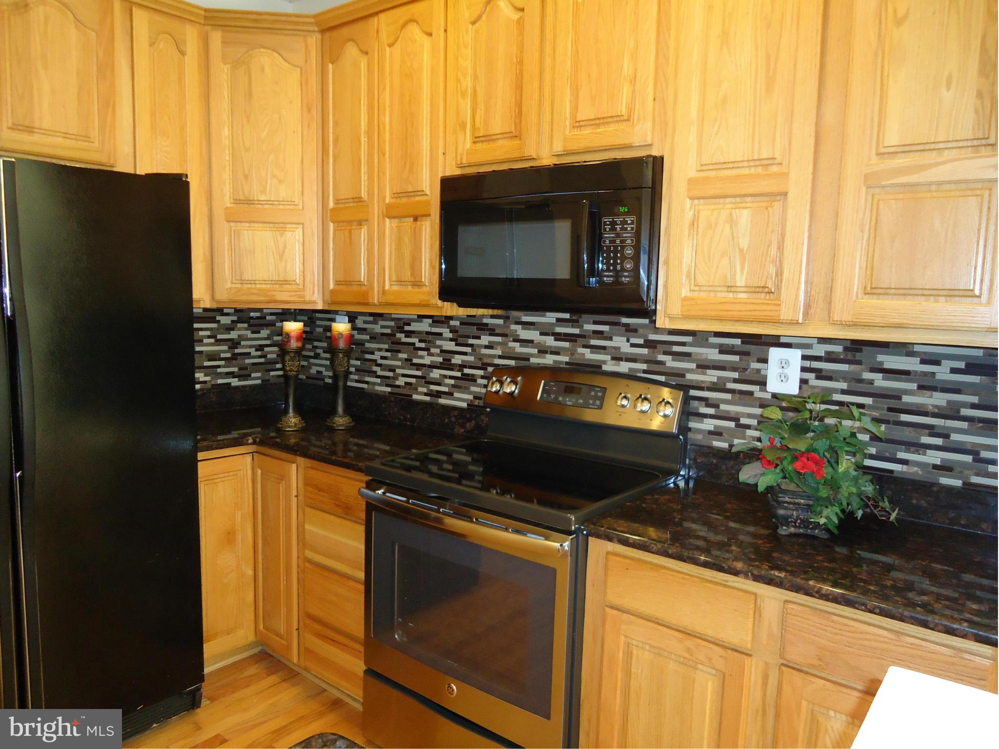 3853 Graham Park Road, Unit 3 Triangle, VA 22172 - Photo 3 of 21 Kitchen