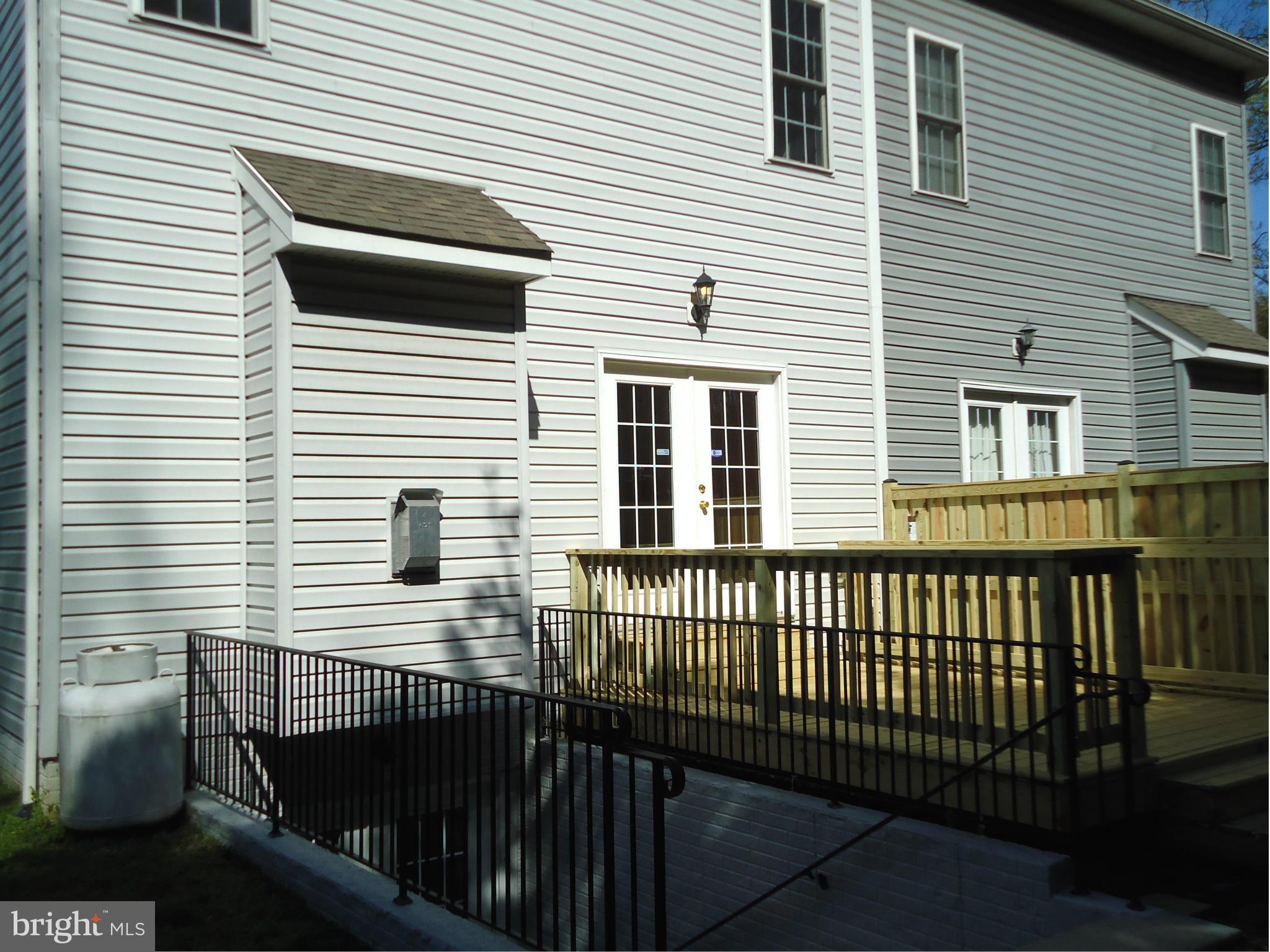 3853 Graham Park Road, Unit 3 Triangle, VA 22172 - Photo 21 of 21 Exterior (Rear)