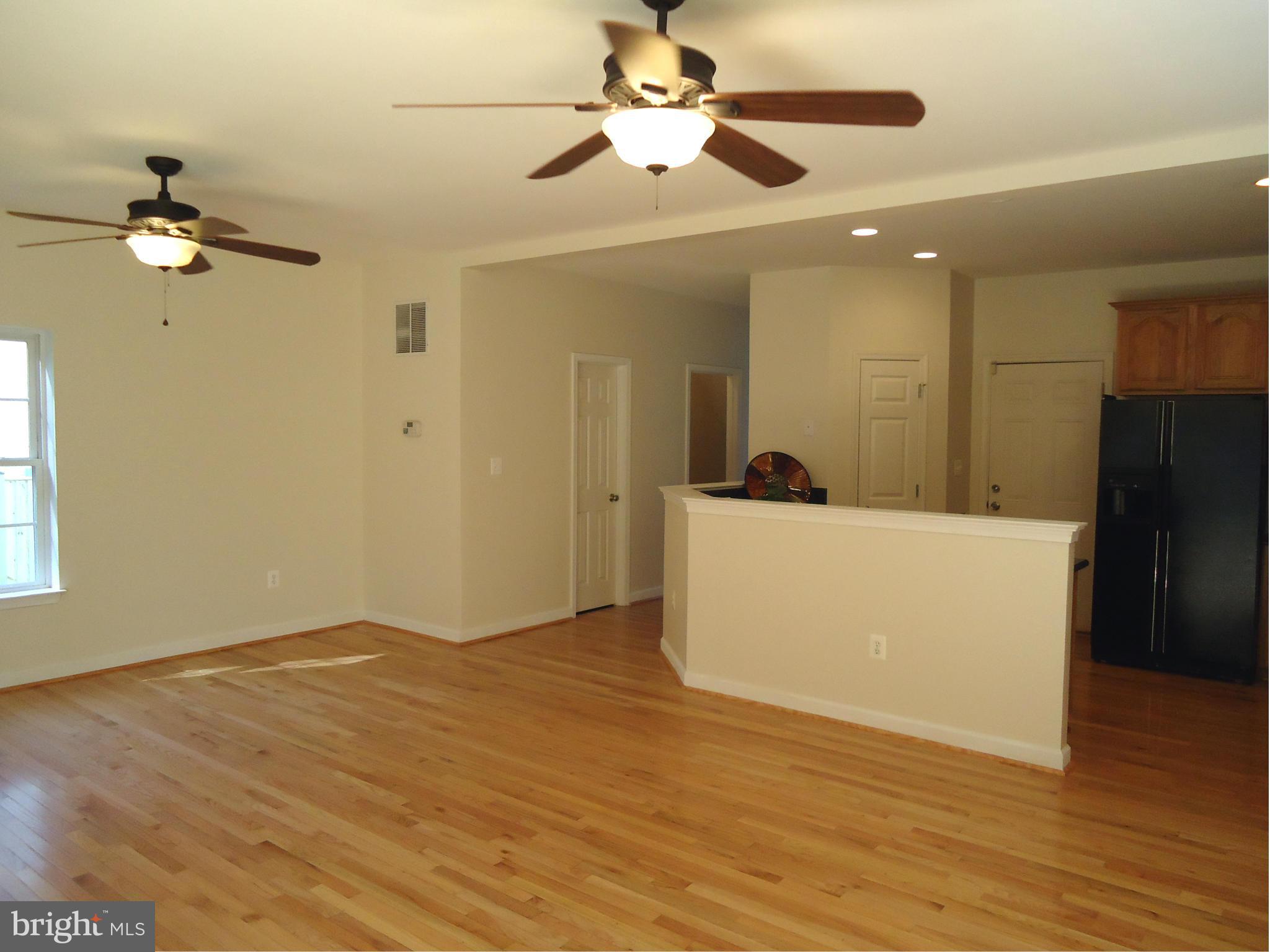 3853 Graham Park Road, Unit 3 Triangle, VA 22172 - Photo 4 of 21 Dining Room