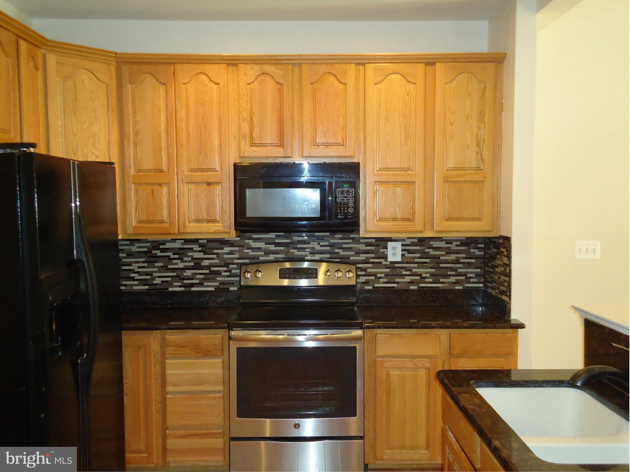 3853 Graham Park Road, Unit 3 Triangle, VA 22172 - Photo 5 of 21 Kitchen