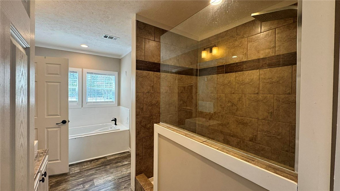 100 Patriots Place Somerville, TX 77879 - Photo 13 of 28 a bathroom with a shower and a bathtub