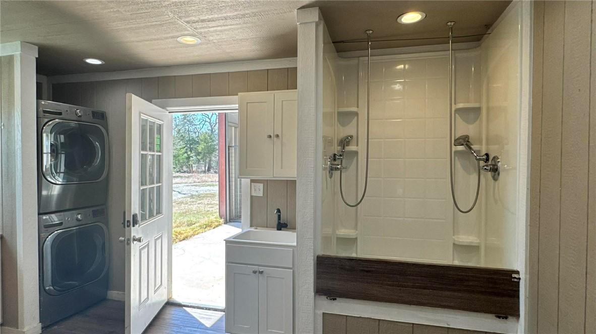 100 Patriots Place Somerville, TX 77879 - Photo 22 of 28 a bathroom with a shower