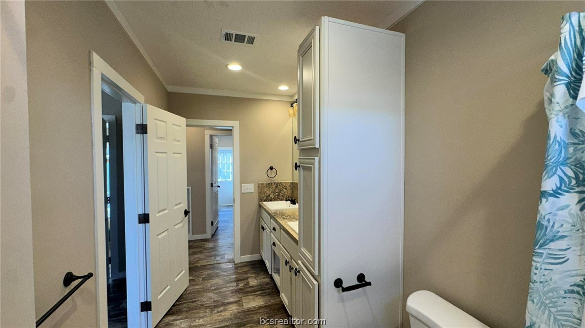 100 Patriots Place Somerville, TX 77879 - Photo 10 of 28 a bathroom with a sink and mirror