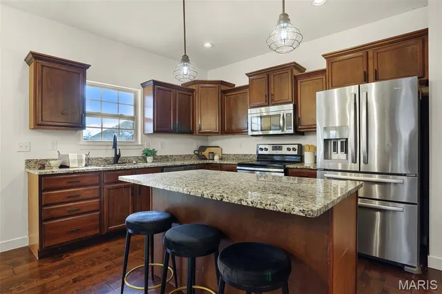 $475,000 | 120 Meridian Oaks Drive, Glen Carbon, IL 62034