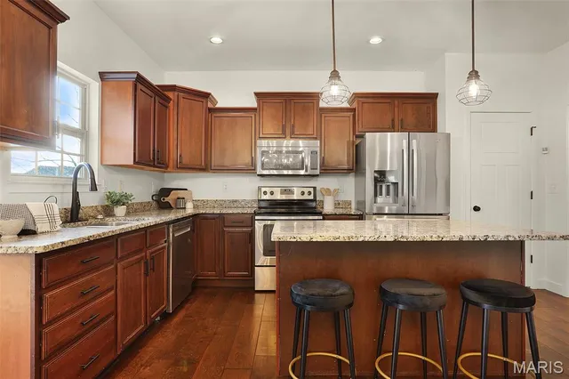 $475,000 | 120 Meridian Oaks Drive, Glen Carbon, IL 62034