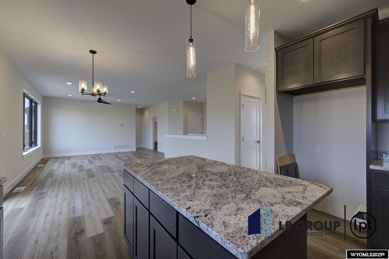 4500 Shale Circle Mills, WY 82644 - Photo 5 of 18