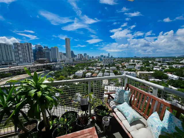 $3,300 | 10 Southwest South River Drive, Unit 1704, Miami, FL 33130
