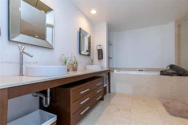 $6,100 | 495 Brickell Avenue, Unit 1005, Miami, FL 33131