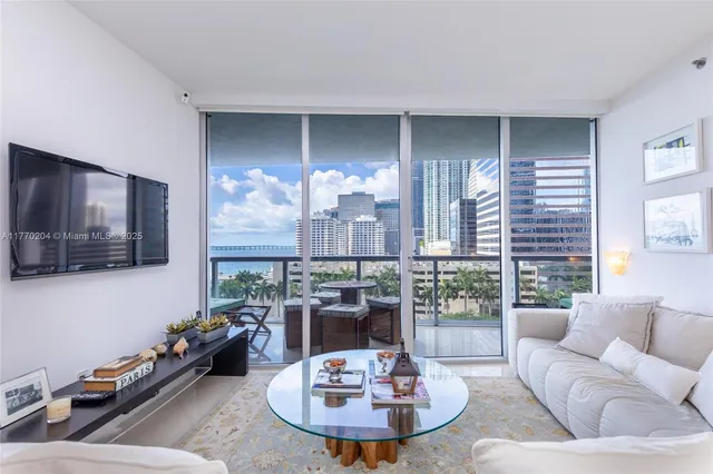 $6,100 | 495 Brickell Avenue, Unit 1005, Miami, FL 33131