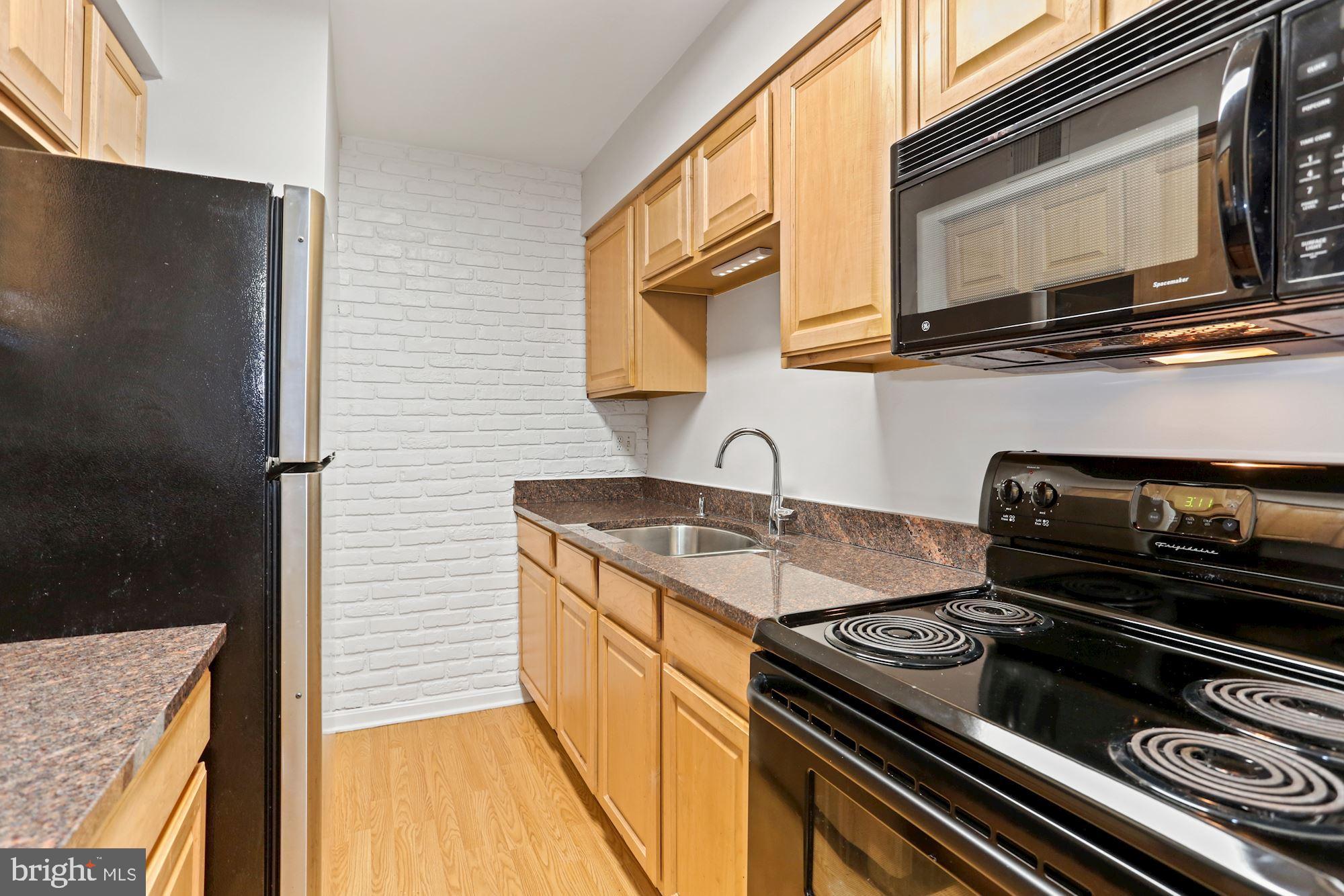 8110 E Colony Point Road, Unit 218 Springfield, VA 22152 - Photo 14 of 40 Remodeled Kitchen w/Microwave