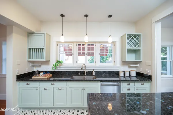 $1,600,000 | 69 West Lynwood Street, Phoenix, AZ 85004