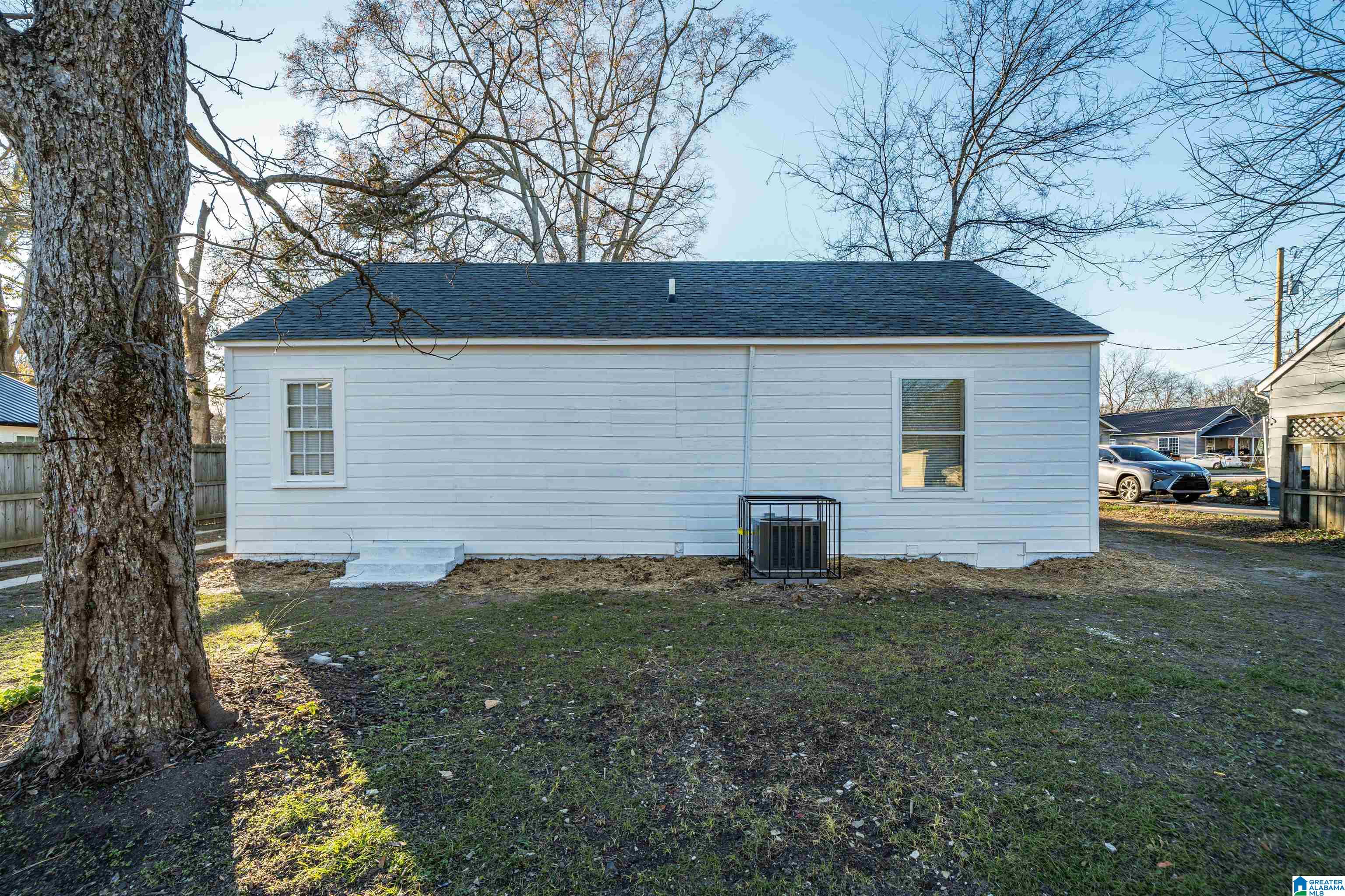 324 Simpson Street Southeast Hartselle, AL 35640 - Photo 3 of 15