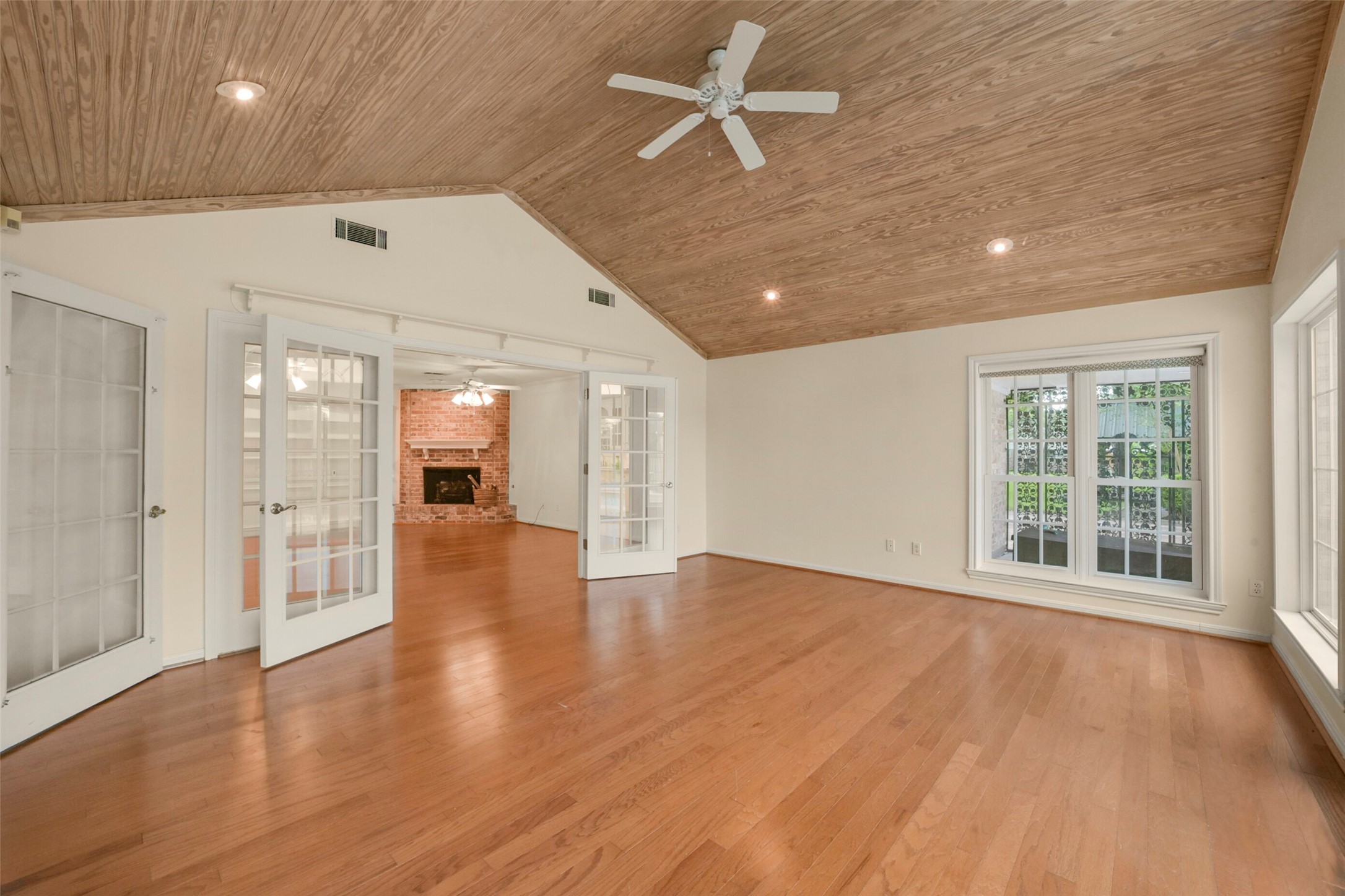 110 Ridgemont Drive Alvin, TX 77511 - Photo 7 of 43
