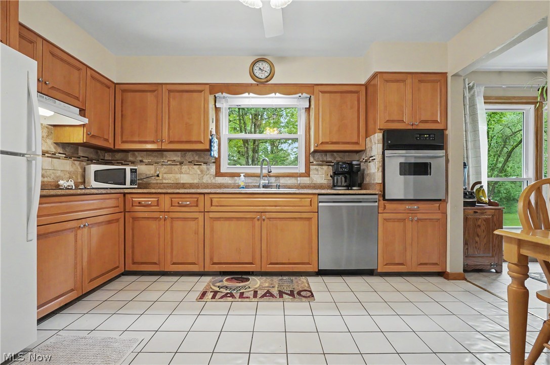 669 Westridge Road Akron, OH 44333 - Photo 7 of 31