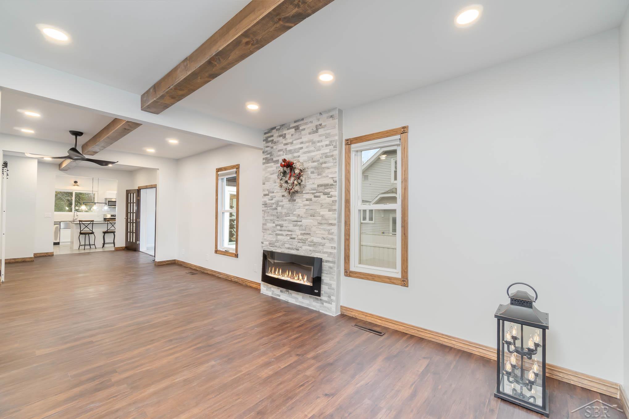 406 Cass Avenue Bay City, MI 48708 - Photo 4 of 22 50098915-3.JPG
