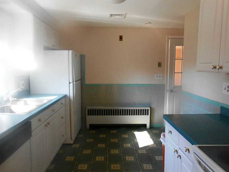 255 Lansdowne Road Warwick, RI 02888 - Photo 3 of 14 Kitchen.