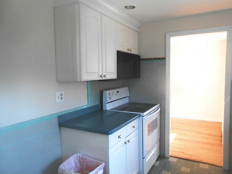 255 Lansdowne Road Warwick, RI 02888 - Photo 4 of 14 Kitchen.