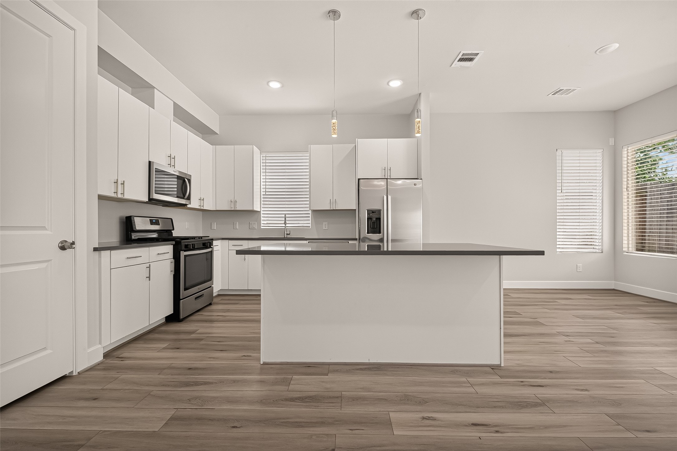 1726 Wandering Hills Road Conroe, TX 77304 - Photo 15 of 44 Gallery Image 15