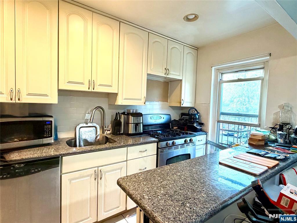974 Main Street, Unit F6 Hackensack, NJ 07601 - Photo 16 of 24 Gallery Image 16