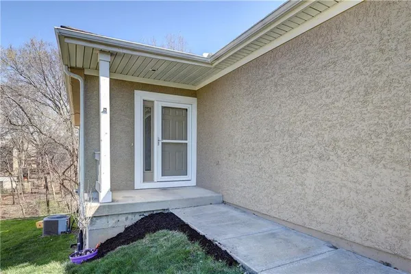 $265,000 | 3303 North 103rd Court, Kansas City, KS 66109