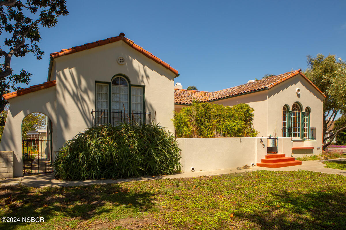 303 West Walnut Avenue Lompoc, CA 93436 - Photo 4 of 67 59ABE132-AE24-48C4-A6B9-E94CB55641E7