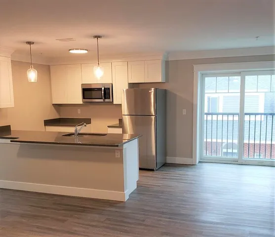 $2,300 | 10 4th Street, Unit 401, Dover, NH 03820