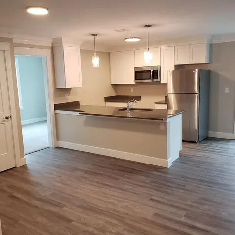 $2,300 | 10 4th Street, Unit 401, Dover, NH 03820