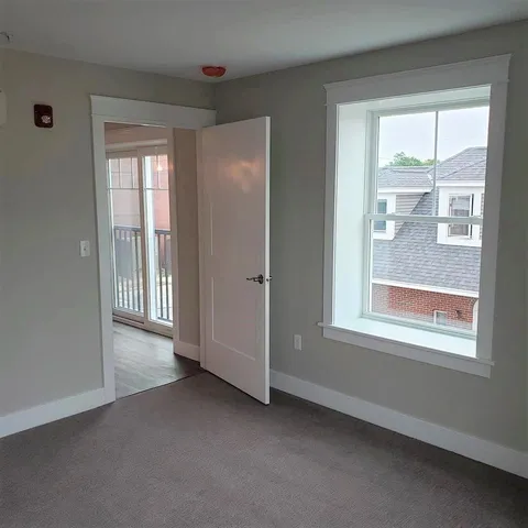 $2,300 | 10 4th Street, Unit 401, Dover, NH 03820